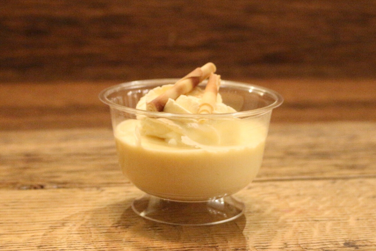 Witte chocolademousse 140 ml €1,50