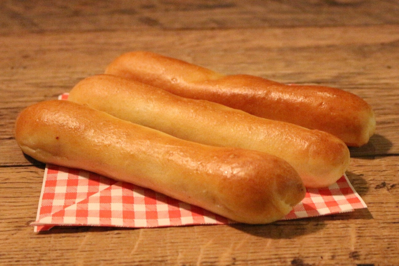 Worstenbroodje per 8 stuks €10,00